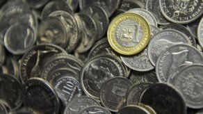Venezuela devalúa bolívar en 46