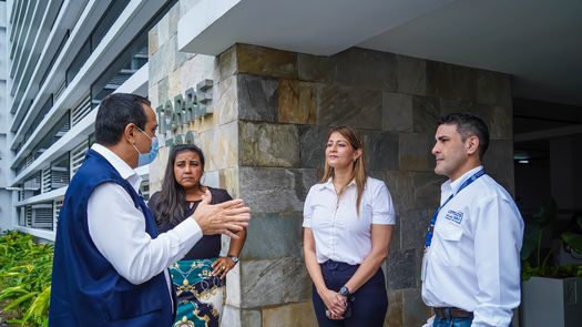 El director del INEC,&nbsp; Samuel Moreno junto a ADEPA PH, realizaron un volanteo en un condominio de la localidad para explicar a sus residentes el procedimiento de los censos nacionales.