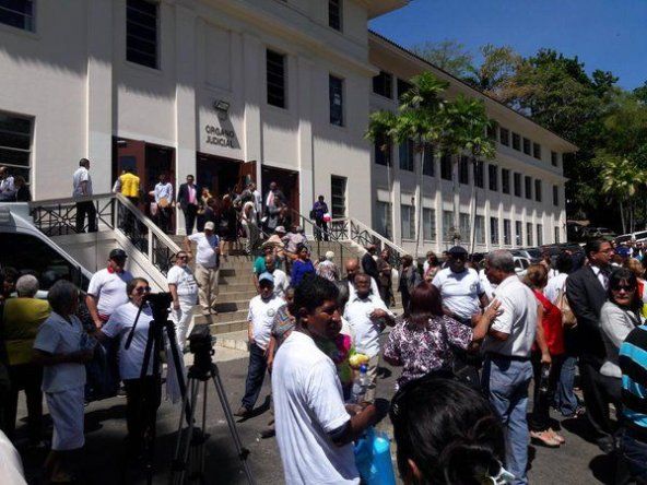 Afectados por dietilenglicol evalúan acciones para exigir resultados del juicio