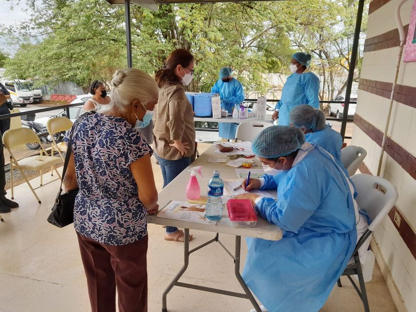 Personal de salud de Panamá brinda atención a la ciudadanía.