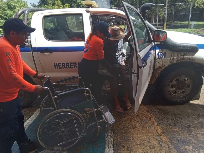 El SINAPROC encuentra adulto mayor con vida.&nbsp;