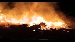 Depósito de madera se incendia en la 24 de Diciembre