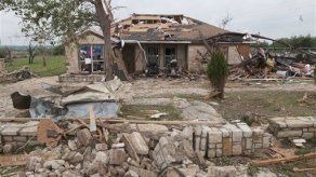 Hallan a desaparecidos tras tornados en Texas