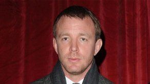 Guy Ritchie quiere hacer una sesión de fotos sin camiseta junto a Vladimir Putin