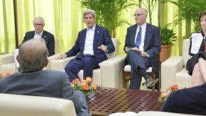 Kerry habla con FARC en Cuba para impulsar acuerdo final de paz en Colombia