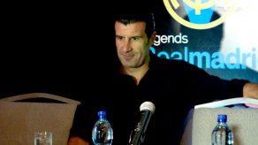 Figo dice tener los avales para presentarse a la presidencia de la FIFA