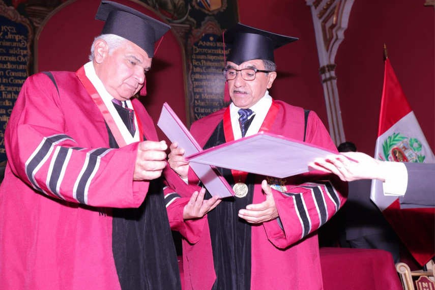 El presidente José Raúl Mulino fue homenajeado con el grado de doctor honoris causa en Perú.