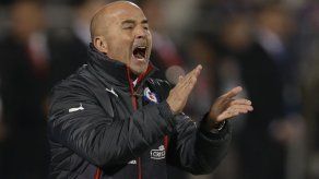 Sampaoli dice que seguirá en Chile