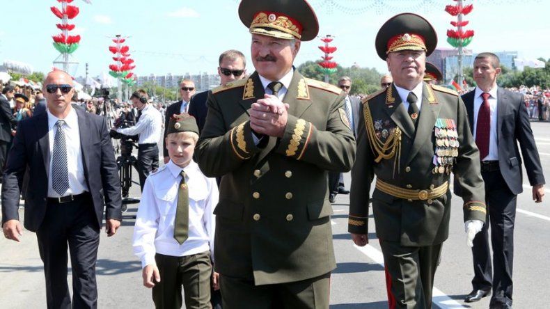 Con solo 11 años, el hijo de Lukashenko ya actúa como sucesor designado