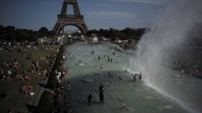 Ola de calor que azota a Europa provoca cierre de escuelas