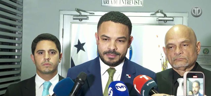 Diputado Betserai Richards sufre agresión física por su colega Jairo Salazar
