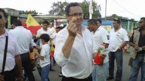 Candidato evangélico lleva homosexuales y rock al debate en Ecuador