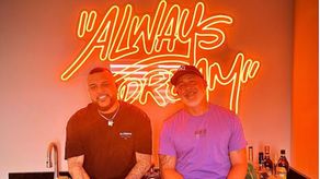 Dímelo Flow anuncia nuevos proyectos tras reunión con Rich Music