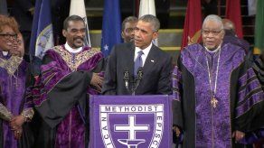 Obama da apasionado discurso en funeral del pastor de Charleston