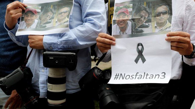 Suspenden entrega de cuerpos de periodistas ecuatorianos a Cruz Roja