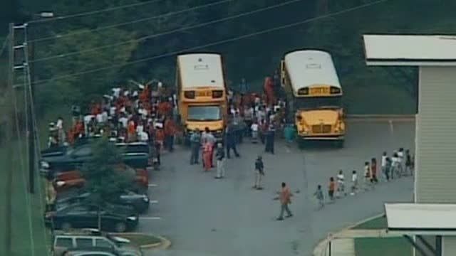 Evacúan niños de escuela en EEUU tras disparos, sin heridos reportados