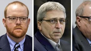 Los fiscales dijeron al jurado que presentarán pruebas de que los acusados eran conocidos por hacer declaraciones racistas.