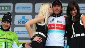 Ciclista Peter Sagan se disculpa por tocar el trasero a una azafata