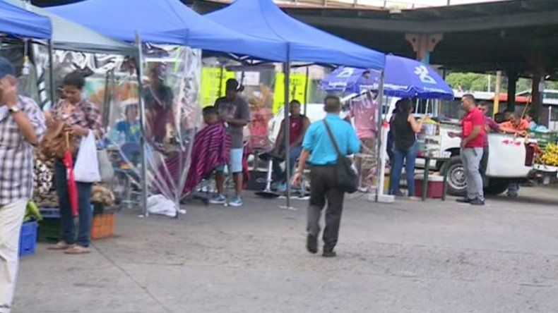 Buhoneros desalojados vuelven a instalarse en San Miguelito, exigen ser reubicados