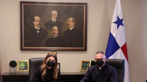 Erika Mouynes, canciller de Panamá y Osvaldo De la Guardia, director del Incap.