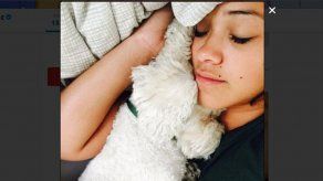 Gina Rodriguez celebra el día nacional de la siesta con su perrito Casper
