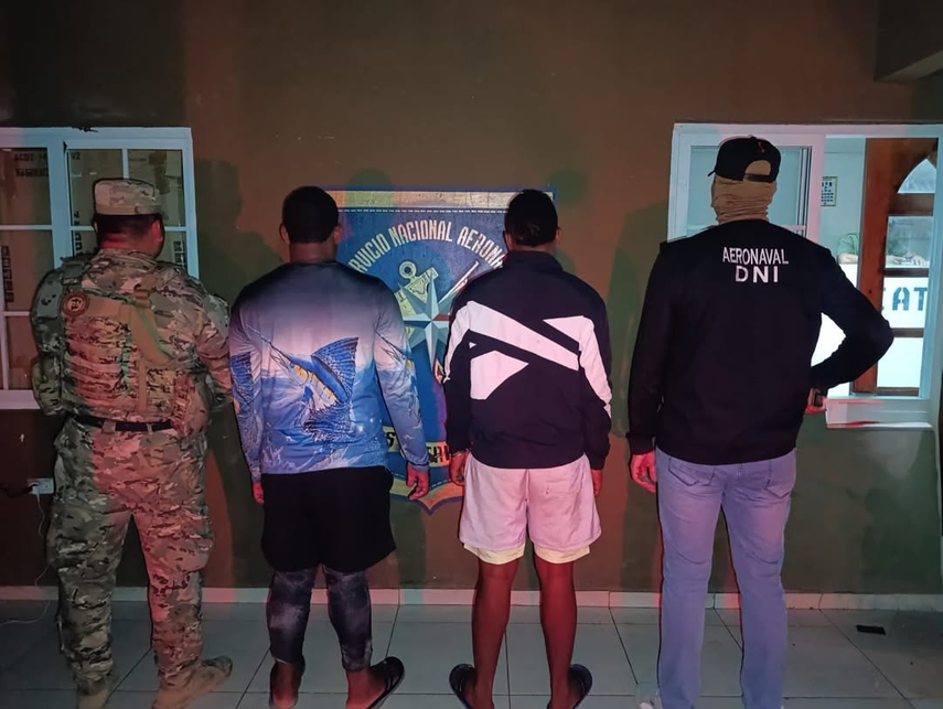 Aprehenden a dos personas tras naufragio en Miramar