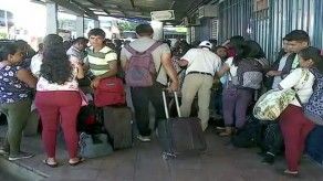 Peregrinos realizan trámites migratorios en frontera con Costa Rica