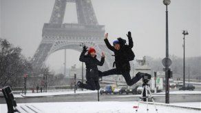 Cierran torre Eiffel por tormenta invernal