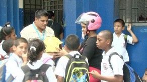 Niños en compañía de motorizados