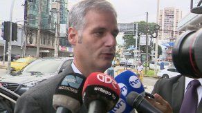 Exministro Papadimitriu responde que transacciones son totalmente lícitas