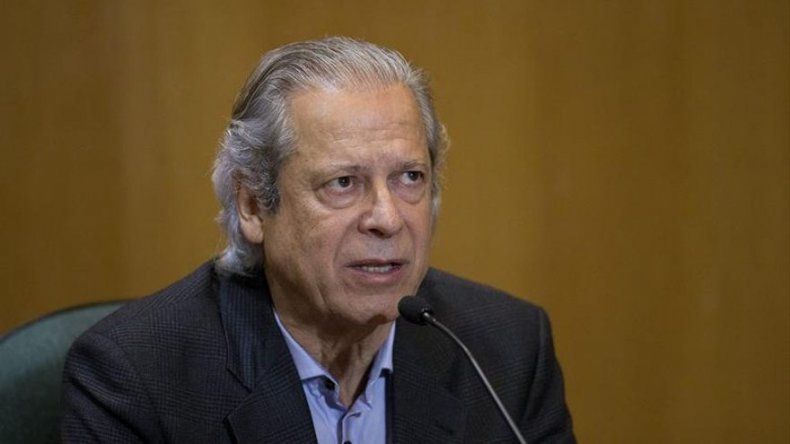 Exministro brasileño José Dirceu se entrega para cumplir 30 años de prisión
