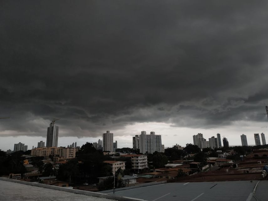 El director del Sinaproc explicó que se espera el paso consecutivo de ondas tropicales que estarán interactuando con los sistemas de bajas presiones en la región