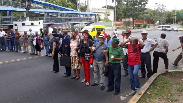 Adultos mayores realizan nuevas protestas para exigir aumento a las pensiones de jubilación