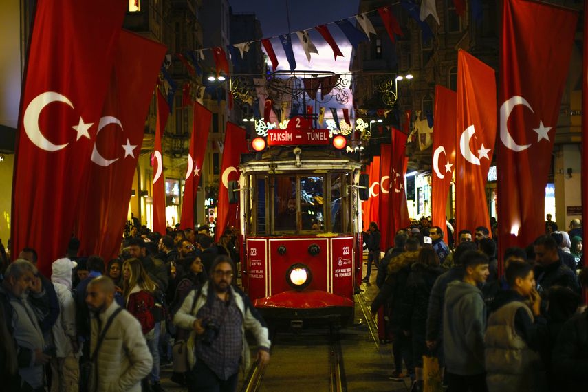 La explosión del 13 de noviembre tuvo como objetivo la bulliciosa avenida Istiklal de Estambul.