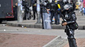 La comunidad internacional ha señalado los excesos cometidos por la fuerza pública durante las protestas en Colombia, mientras el gobierno denuncia actos vandálicos e infiltración de grupos armados en las protestas.