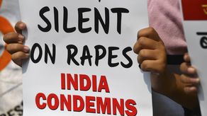 La India vivió una serie de protestas sin precedentes contra la violencia a las mujeres a finales de 2012, tras la violación en grupo de una joven universitaria en un autobús en Nueva Delhi y su posterior muerte por las graves heridas.