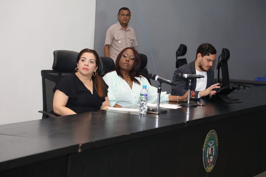 Kayra Harding dijo que el martes 3 de enero se estará  elaborando uncuestionario que será presentado ante el plenolegislativo el cual deberá ser respondido por el director de la CSS.