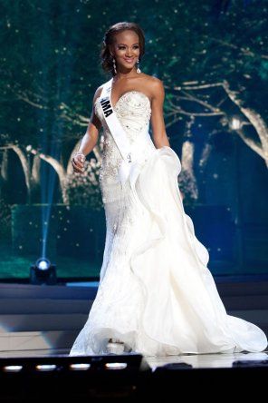 Pasarela en traje de gala del Miss Universo