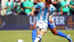Argentina con tres goles de Messi vence 4-3 a Brasil