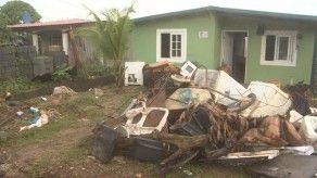 Jornada de limpieza en alcantarillado obstruido en Caimitillo tras inundaciones
