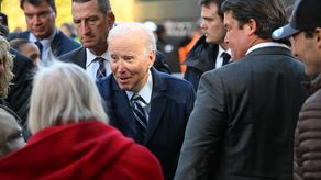 Hasta ahora, los intentos de Biden de ayudar a su partido han tenido un efecto limitado: sus bajos índices de aprobación, por debajo del 40%, no facilitan las cosas.