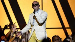 Pitbull da vida a una rana en Epic