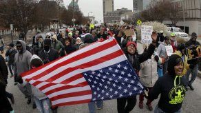 Arrestan a 58 por protestas en Ferguson