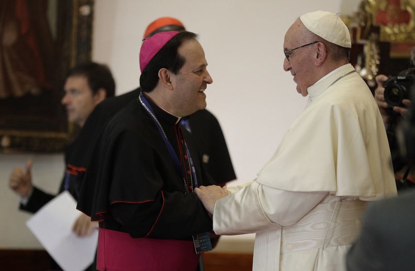 Al monseñor Ricardo Tobón