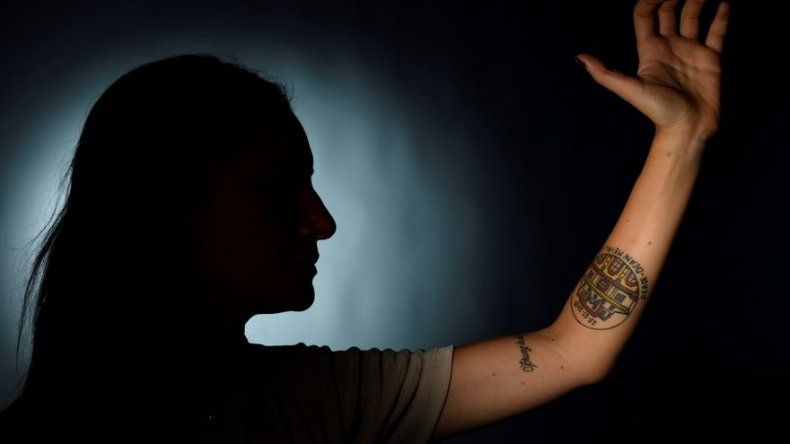 Los tatuajes que se hicieron los sobrevivientes del Bataclan para nunca olvidar