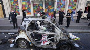 JENNIFER PELTZ y KAREN MATTHEWS