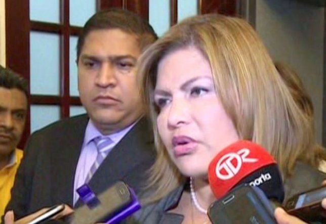 Como persecución política calificó Cortés querellas en su contra
