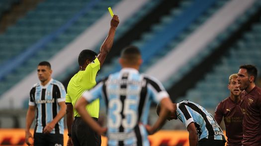 FIFA prueba ampliar el VAR para córners y segundas amarillas FIFA prueba ampliar el VAR para córners y segundas amarillas