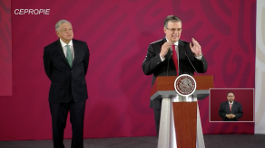 México discutiría sobre tercer país seguro y Trump amenaza otra vez con aranceles