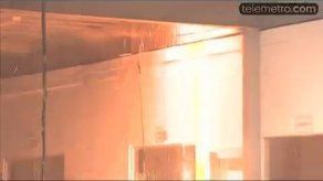 Material inflamable dificulta control de incendio en Grupo Q